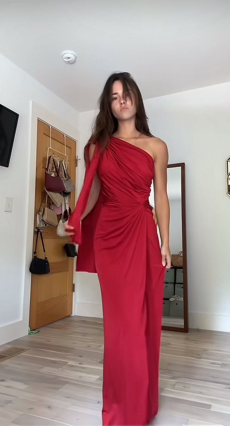 Robe de bal rouge sexy à une épaule et fourreau, tenue d'invitée de mariage d'été formelle avec foulard, tenue d'invitée de mariage W0159
