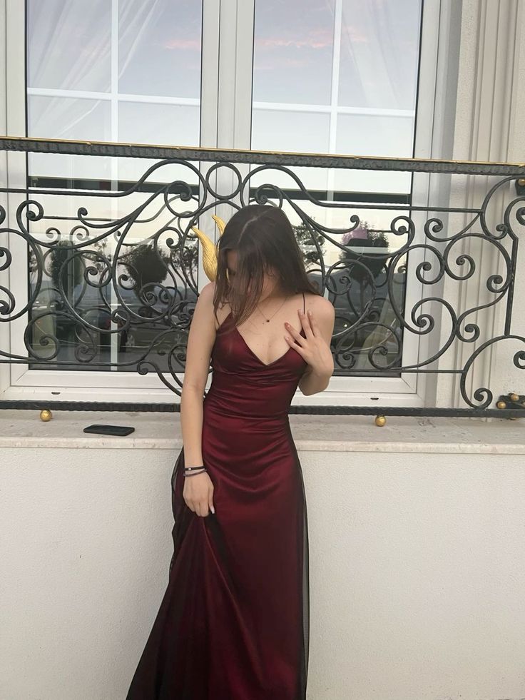 Bescheidene Meerjungfrau Spaghettiträger Burgunderrot Schwarz Ballkleider Formale Sommer Frühling Hochzeitsgastkleider Hochzeitsgast-Outfit W0218