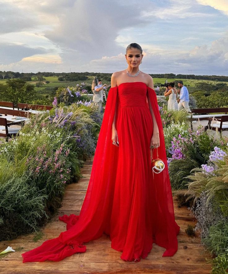 Robe de bal longue en mousseline de soie rouge, élégante, coupe trapèze, épaules dénudées, tenue d'invitée de mariage d'été formelle, W0272