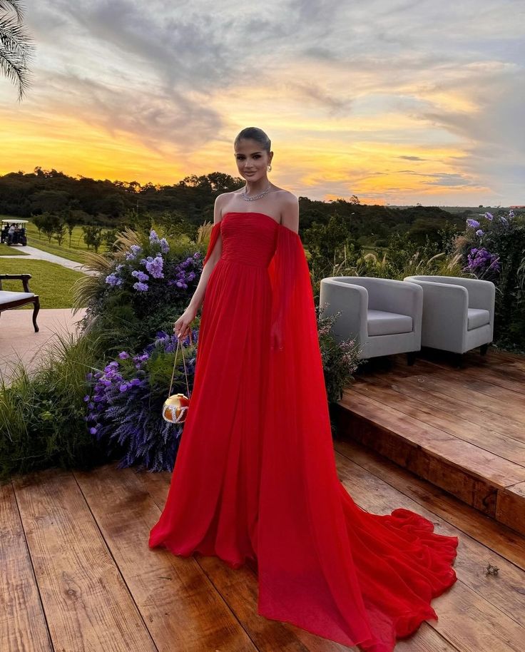 Robe de bal longue en mousseline de soie rouge, élégante, coupe trapèze, épaules dénudées, tenue d'invitée de mariage d'été formelle, W0272