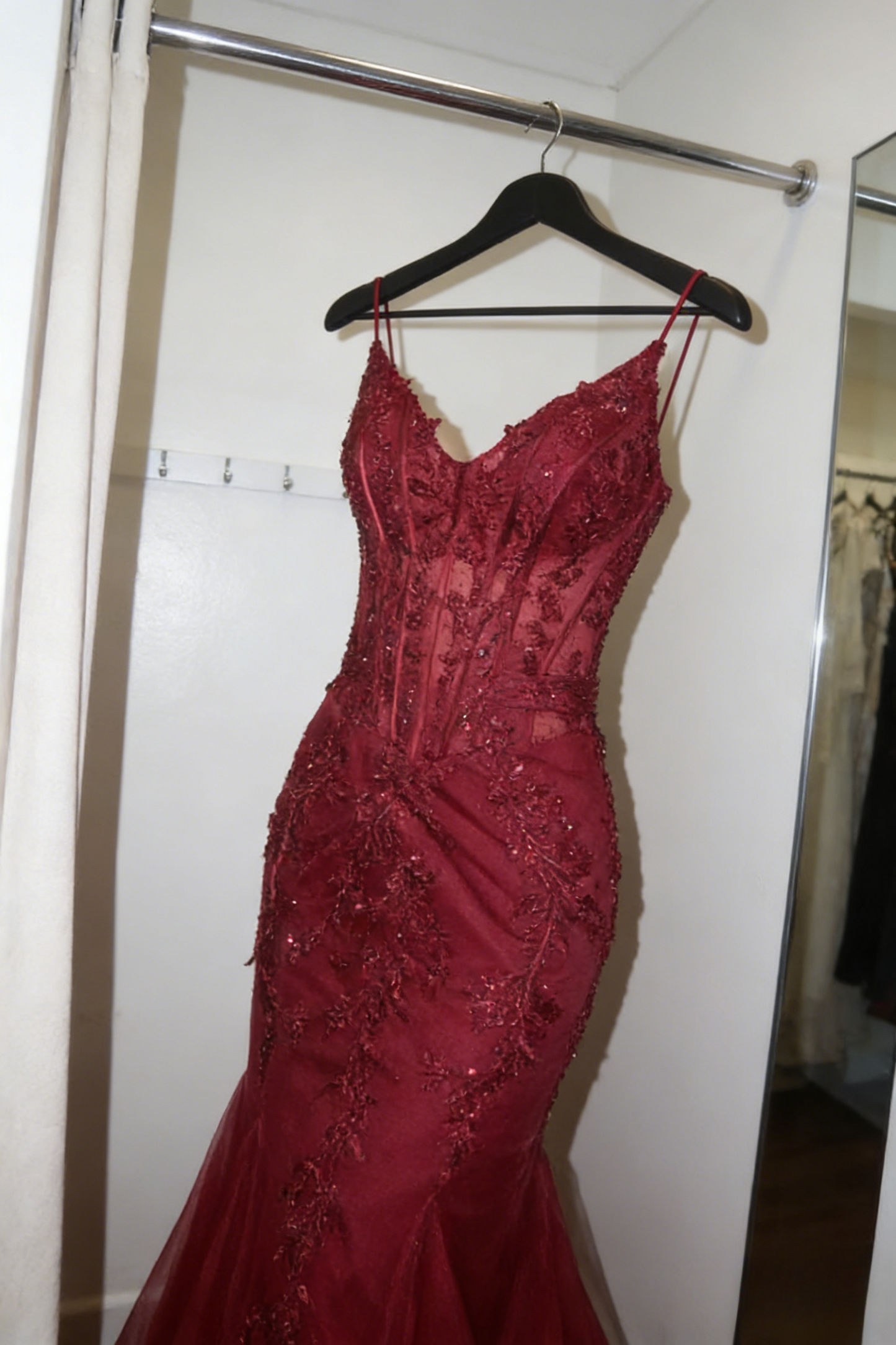 Bescheidene Meerjungfrau Spaghettiträger Burgund Pailletten Abendkleid 23. Geburtstagskleid Ballkleider 20. Geburtstag Outfits W0356