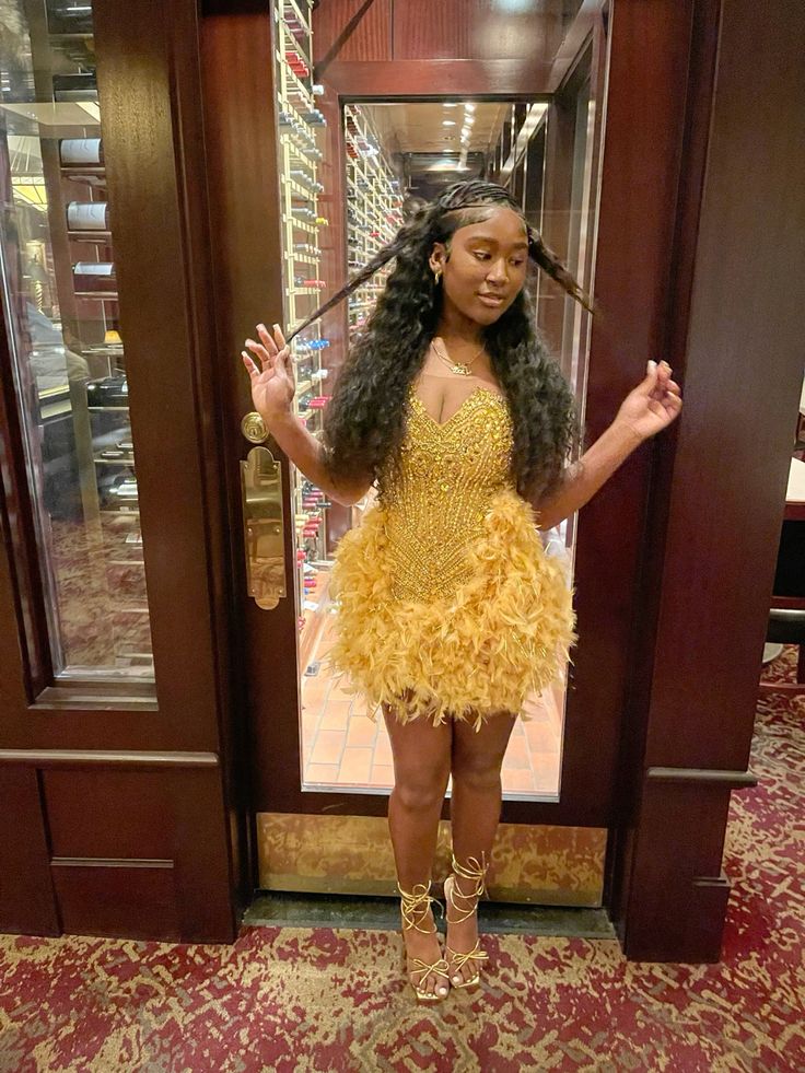 Robe fourreau sexy à paillettes et perles, courte, noire, plumes dorées, tenue d'anniversaire Hoco, mini, tenue de cocktail pour 18 ans, W0498