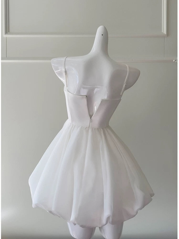Robe de bal tendance à bretelles spaghetti, blanche, sans manches, courte, formelle, pour le bal de fin d'année, pour le collège, pour l'été, pour les fêtes, pour les anniversaires, W937