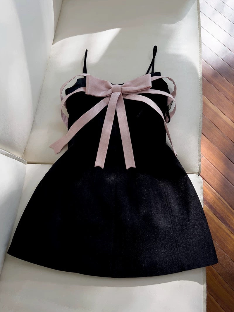 Robe trapèze noire tendance à bretelles spaghetti, robe de soirée courte de 8e année, robe de cocktail d'été pour le collège, tenue d'anniversaire W955