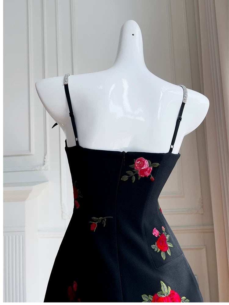Robe trapèze tendance à bretelles spaghetti, courte et florale, noire, pour le bal de fin d'année, pour le collège, tenue de cocktail, d'anniversaire, W966