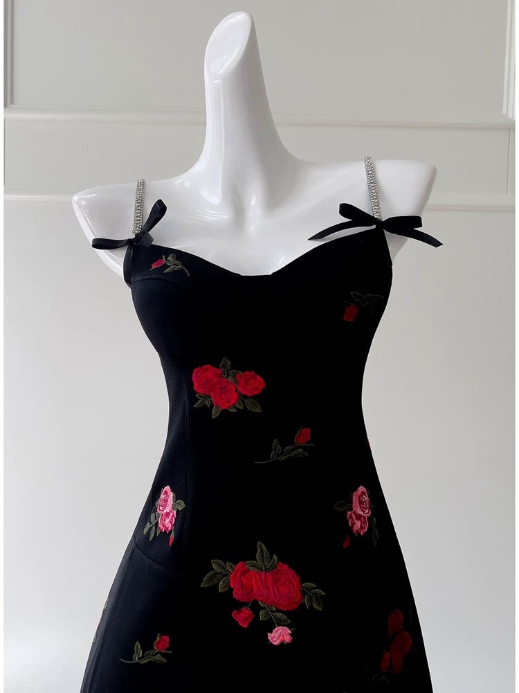 Robe trapèze tendance à bretelles spaghetti, courte et florale, noire, pour le bal de fin d'année, pour le collège, tenue de cocktail, d'anniversaire, W966