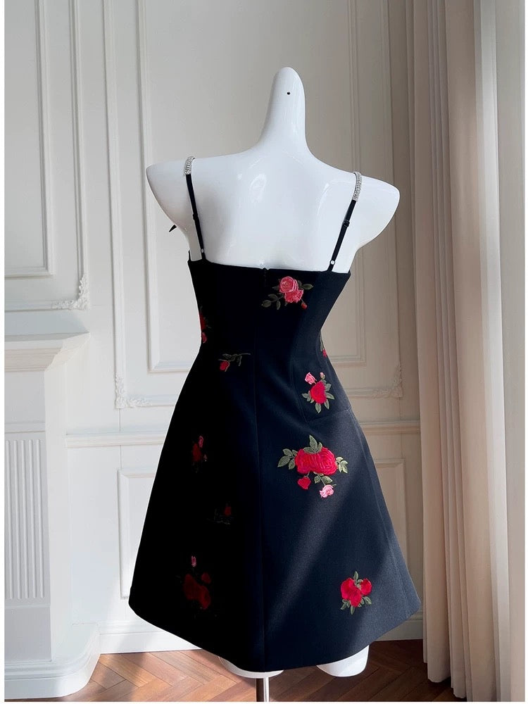 Robe trapèze tendance à bretelles spaghetti, courte et florale, noire, pour le bal de fin d'année, pour le collège, tenue de cocktail, d'anniversaire, W966