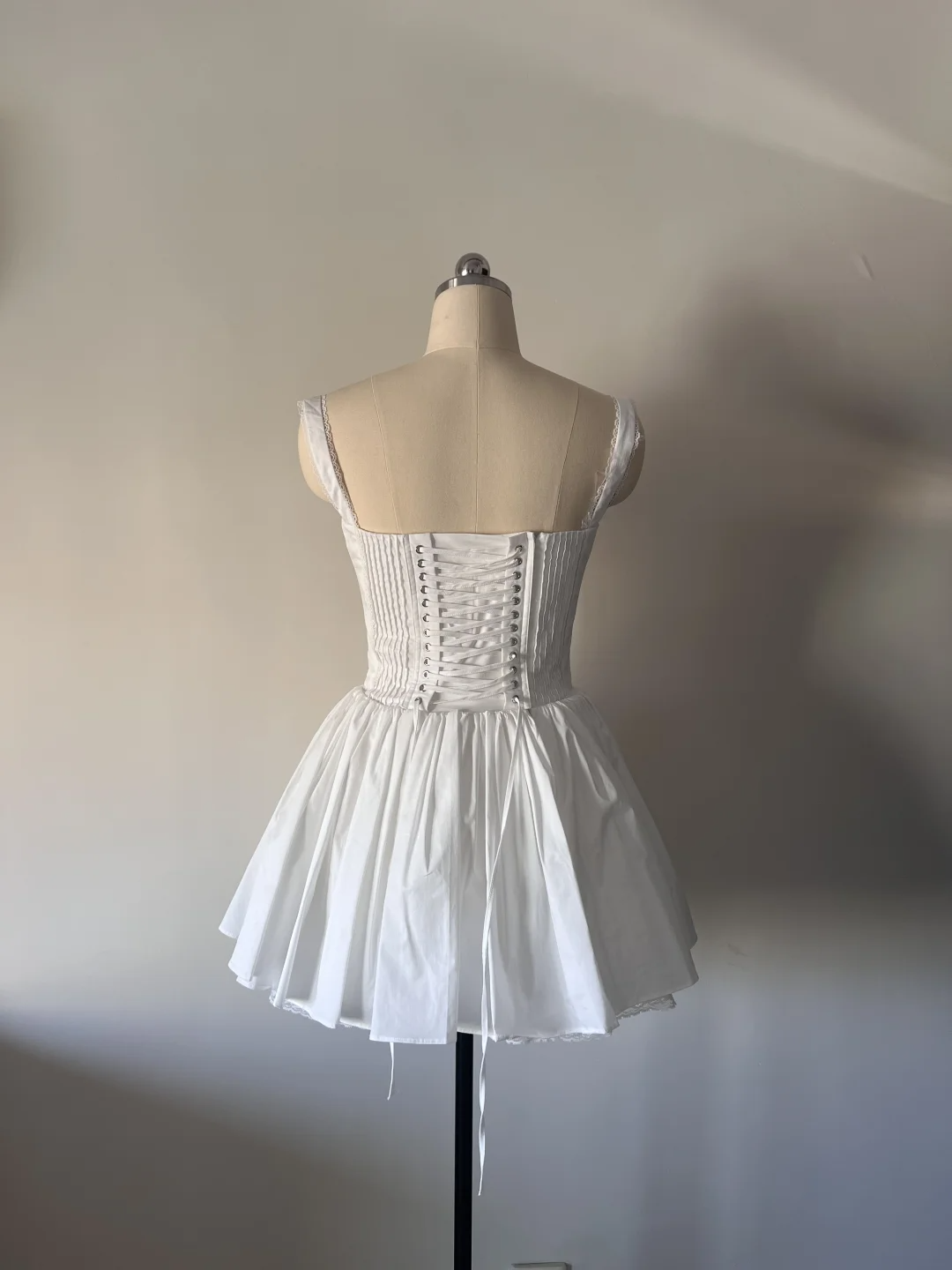 Cute A line Square Neck White Lace Short Homecoming Dress Summer Middle School Formal 8th Grade Hoco Dresses Summer Holiday Dress Birthday Outfits W993