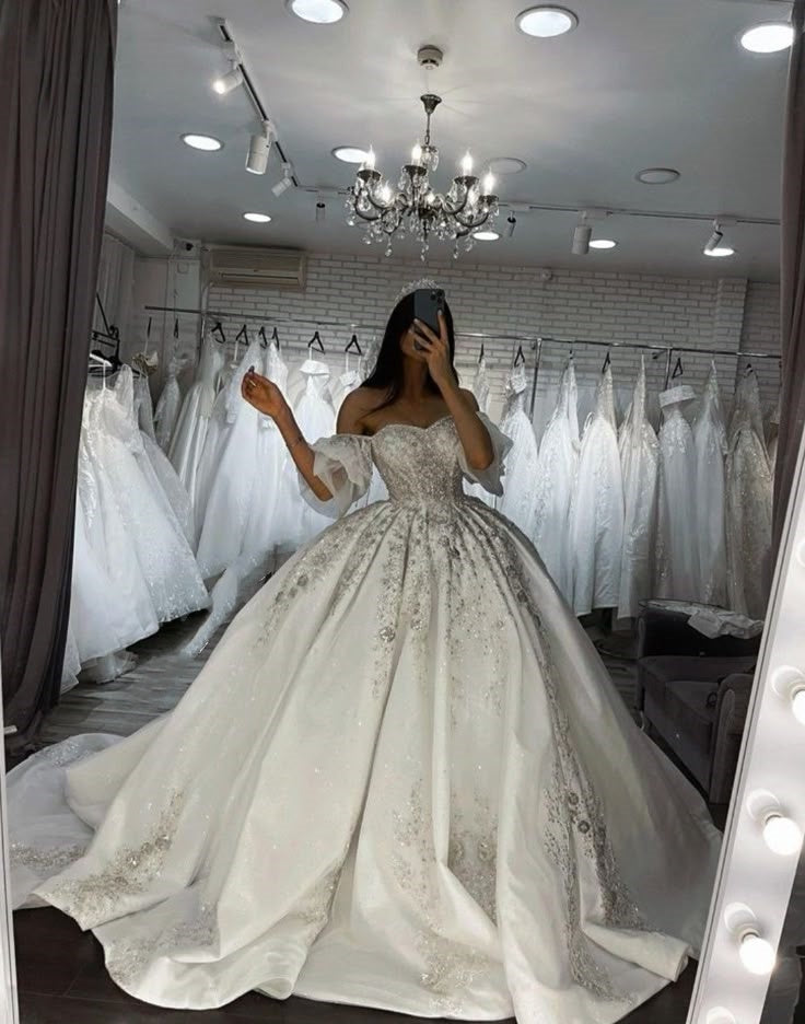 Einzigartiges Brautkleid Ballkleid aus der Schulter weiß kurze Ärmel Spitze Brautkleider Vintage Brautkleider DH1214