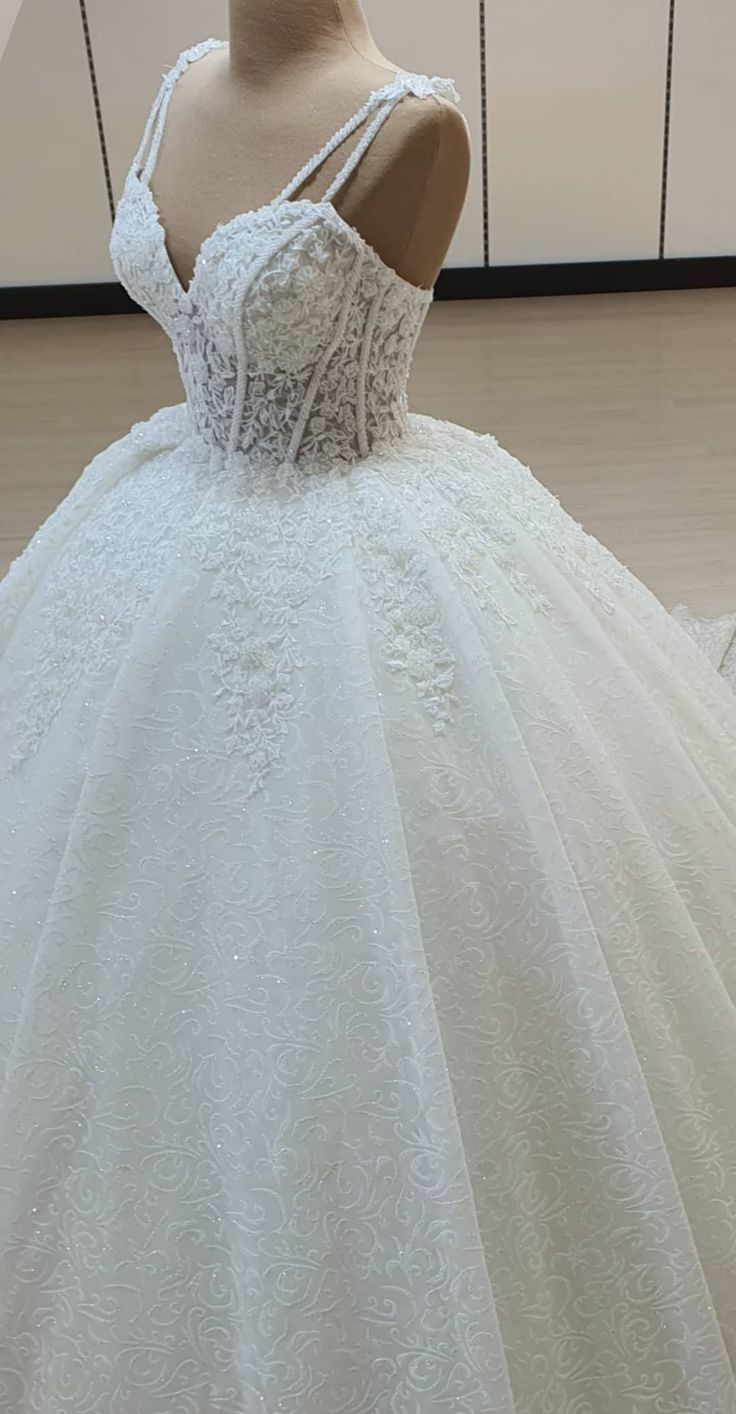 Robe de mariée classique, robe de bal, bretelles spaghetti, dentelle blanche, robes de mariée de rêve DH1227