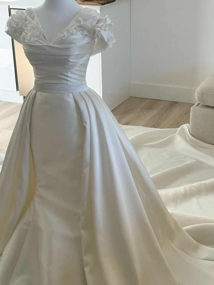 Robe de mariée sirène élégante et raffinée, col en V, manches courtes, en satin, avec volants, robes de mariée modestes, robe de mariée DH1416
