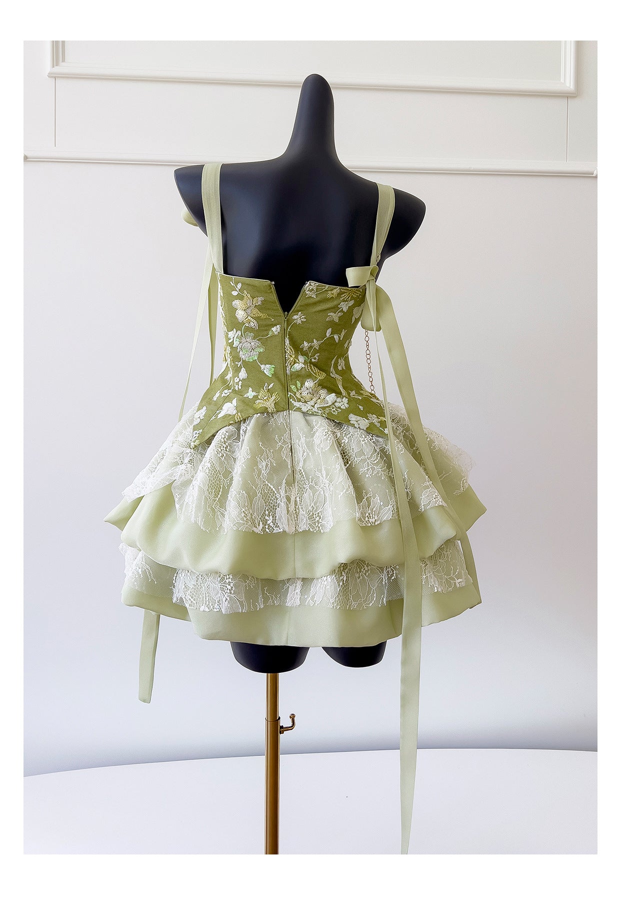 Vintage Ball Gown Spaghetti Straps Green Satin Grad Dress Inspo Short Mini Formal 8th Grade Homecoming Dresses High School Hoco Court Dress Graduation Dress Cocktail Outfits D1950