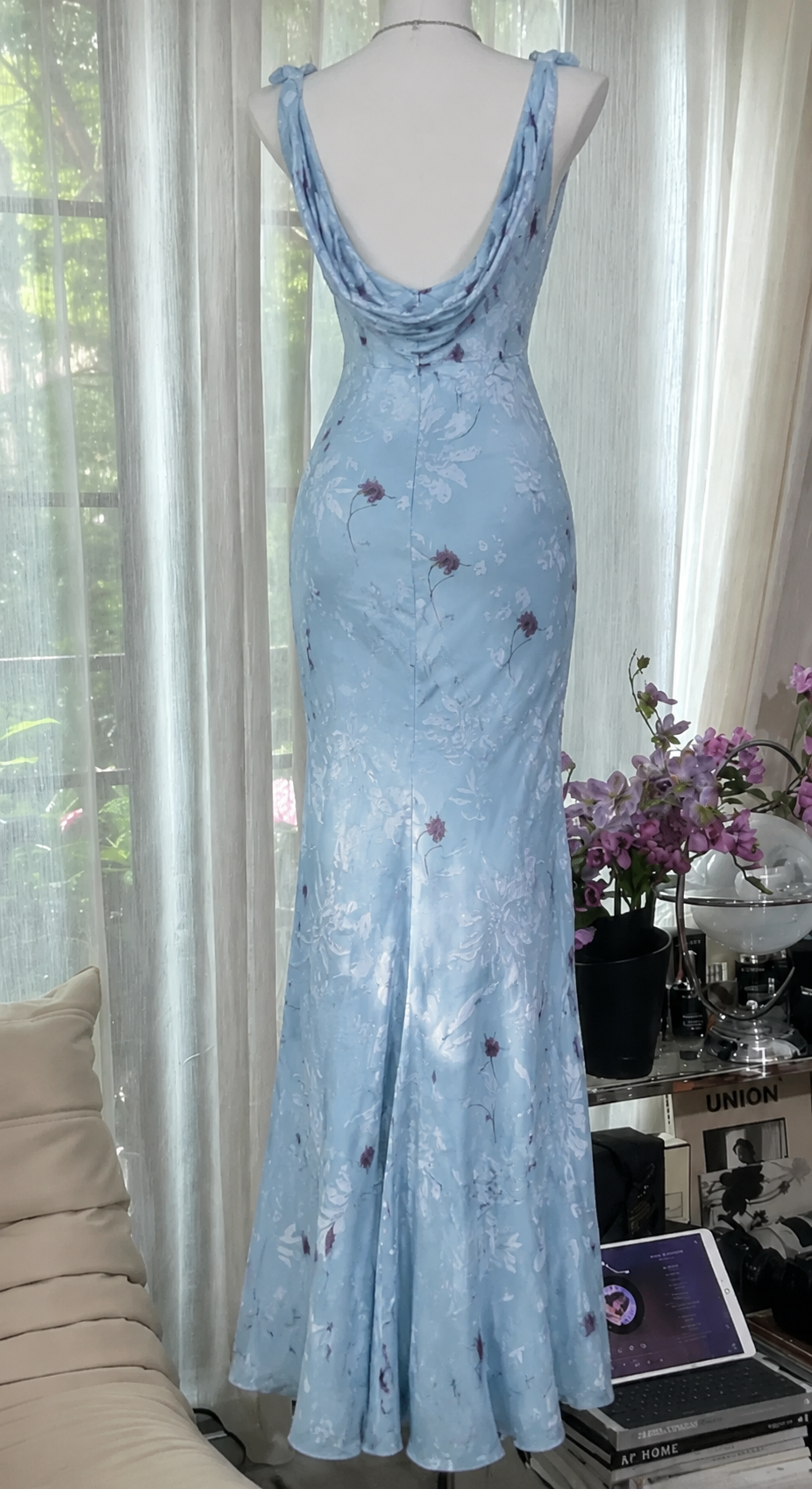 Elegante Spaghettiträger Etui Chiffon Langes Abendkleid Blaues Hochzeitsgastkleid DP05461