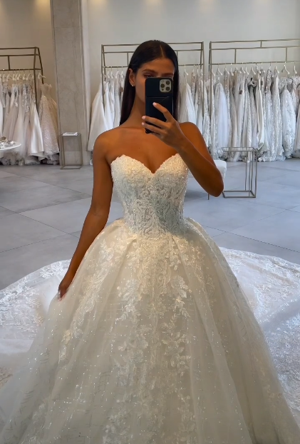 Classic Bridal Gown Ball Gown Sweetheart Lace White Wedding Dresses Minimalist Bridal Gowns DP1326