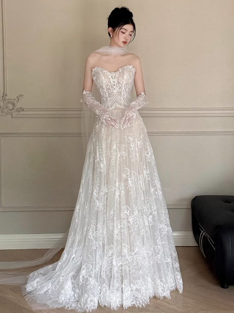 Robe de mariée classique trapèze en dentelle blanche, décolleté en cœur, minimaliste, DP1645