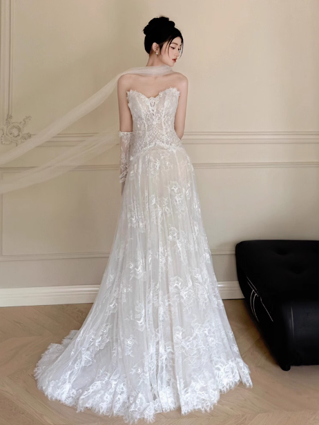 Robe de mariée classique trapèze en dentelle blanche, décolleté en cœur, minimaliste, DP1645