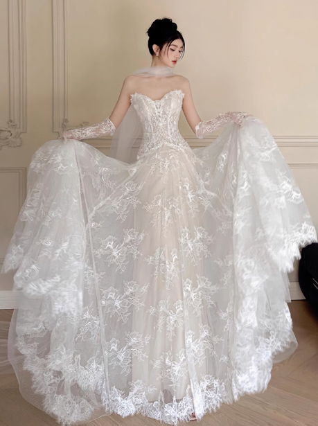 Robe de mariée classique trapèze en dentelle blanche, décolleté en cœur, minimaliste, DP1645