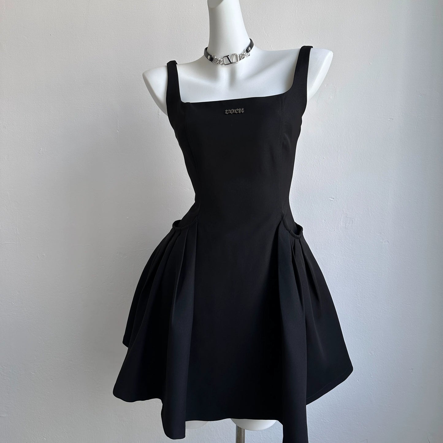 Schwarzes Damenkleid S971