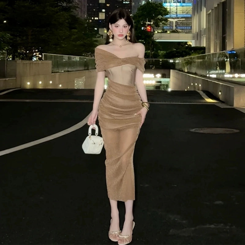 Modisches goldenes Kleid S907