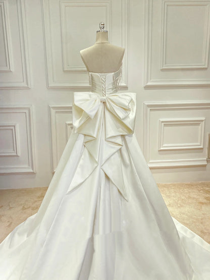 Robe de mariée classique fourreau décolleté en cœur, longue robe de mariée blanche en satin, élégante robe de mariée DH749