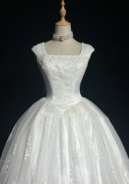 Vintage Bridal Gown Ball Gown Square Neck Sleeveless Tulle Lace Long White 70s Wedding Dresses Elegant Bridal Gowns DH1104