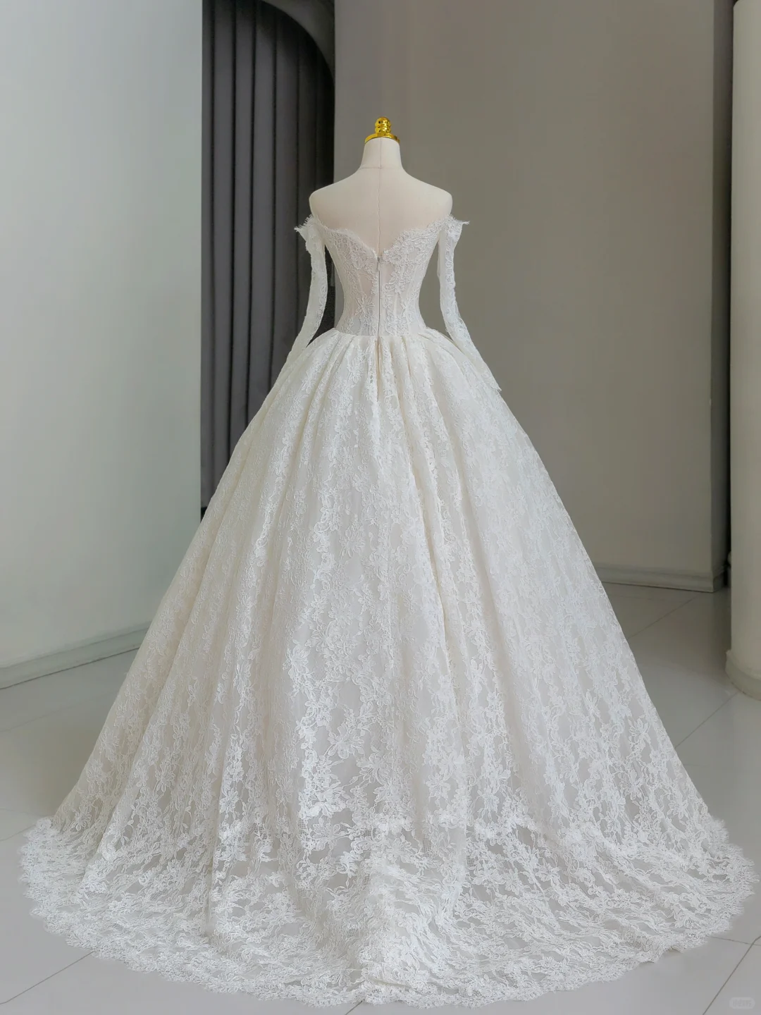 Unique Bridal Gown Ball Gown Off The Shoulder Lace Long Sleeves White 50s Wedding Dresses Vintage Bridal Gowns DH1137
