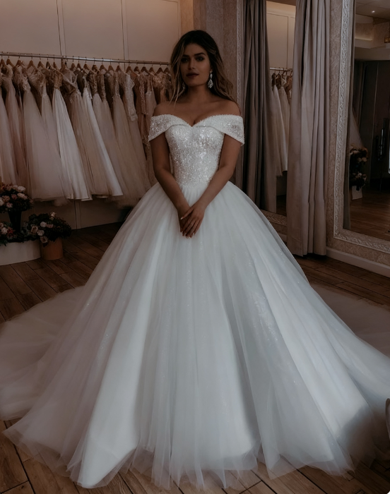 Unique Bridal Gown Ball Gown Off The Shoulder Tulle Short Sleeves White Wedding Dresses Vintage Bridal Gowns DH1213