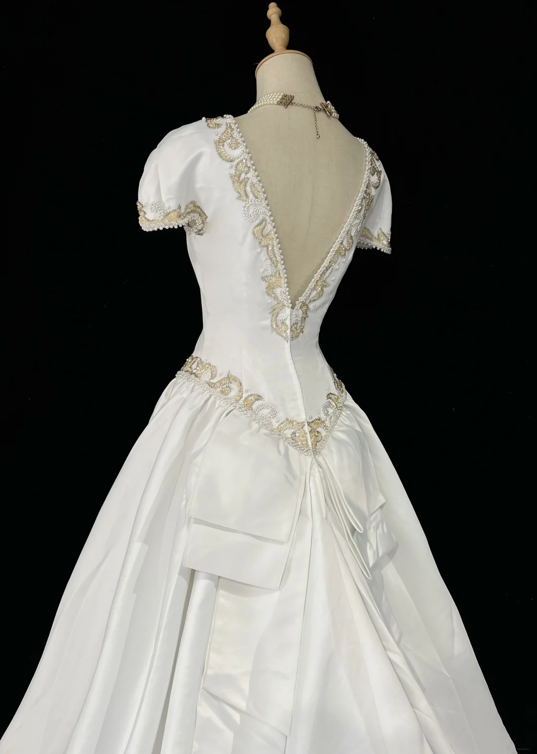 Robe de mariée classique, robe de bal, col en V, satin blanc, longue, style années 70, robe de mariée vintage, robes de mariée DH1260