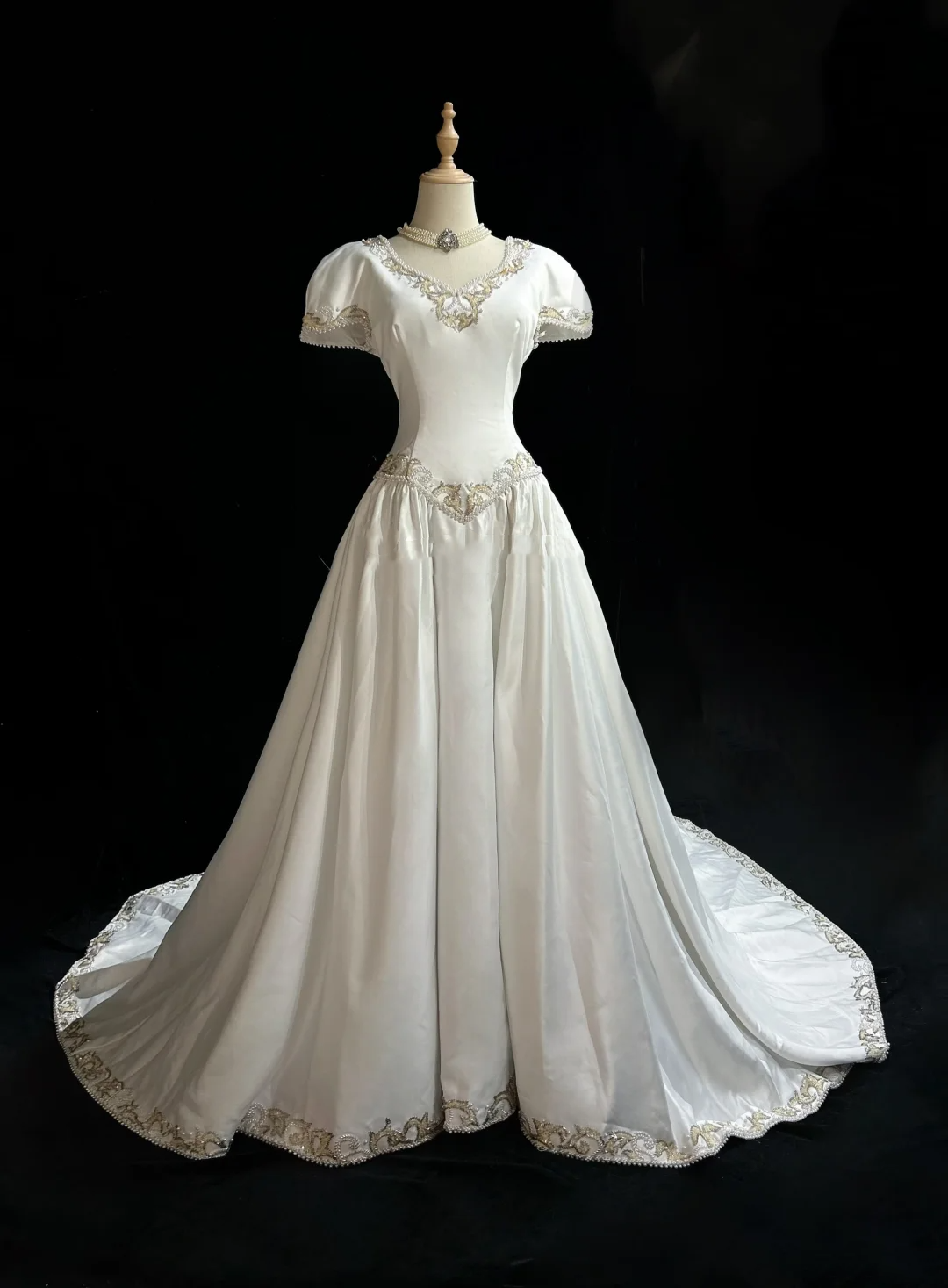 Robe de mariée classique, robe de bal, col en V, satin blanc, longue, style années 70, robe de mariée vintage, robes de mariée DH1260