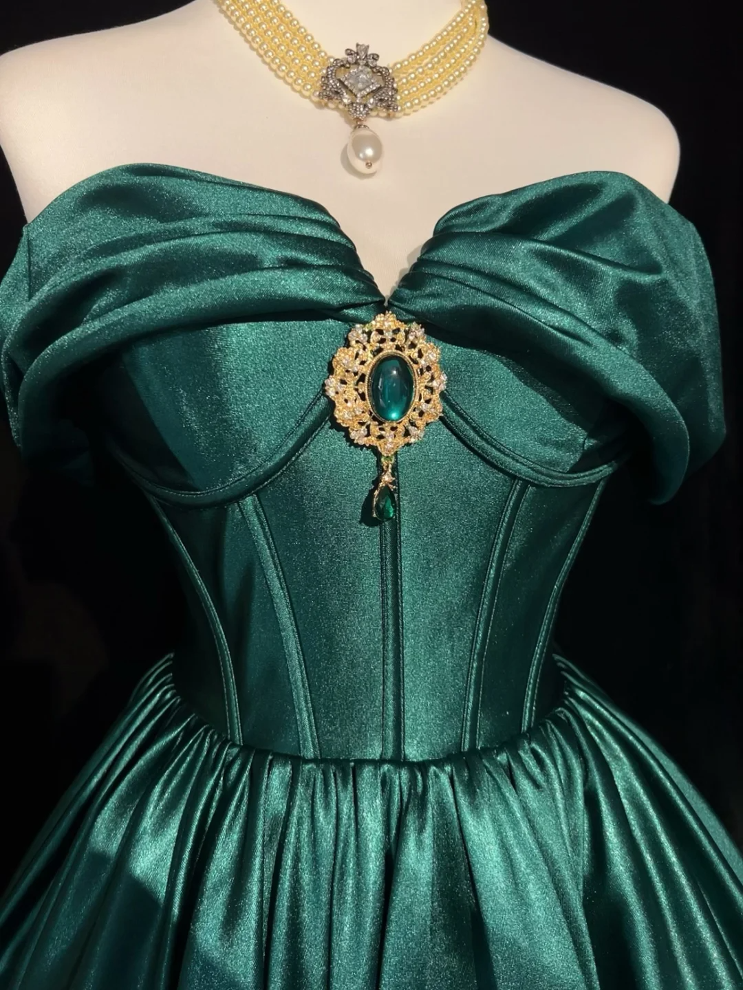 Trendy Ball Gown Off The Shoulder Green Satin Mini Short Formal 8th Grade Homecoming Dresses Middle School Hoco Dress Cocktail Outfits DH1456