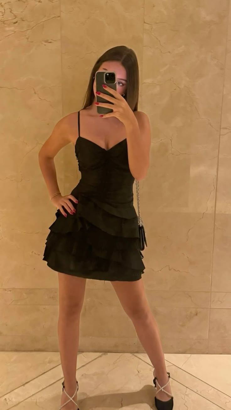 Cute A line Spaghetti Straps Little Black Dress Short Formal 8th Grade Homecoming Dresses Summer Middle School Hoco Dress Homecoming Outfits DH148