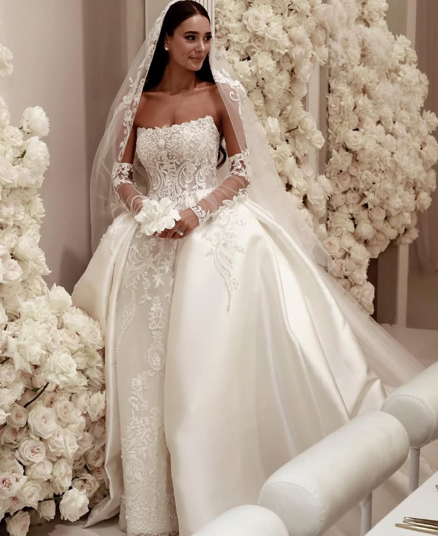 Beautiful Ball Gown Sweetheart Sleeveless White Satin Pleated White Pearls Beads Wedding Dress Modest Wedding Dresses Princess Wedding Gowns DH1483