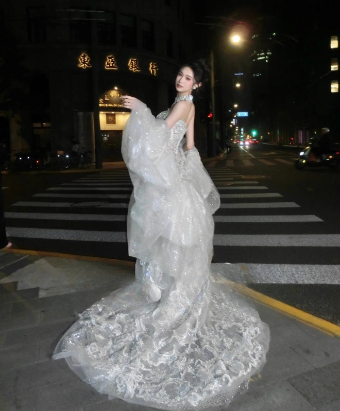 Luxury Mermaid Sweetheart Sleeveless Sequin With Pearls Beads Wedding Dress Modest Wedding Dresses Princess Wedding Gowns DH1487