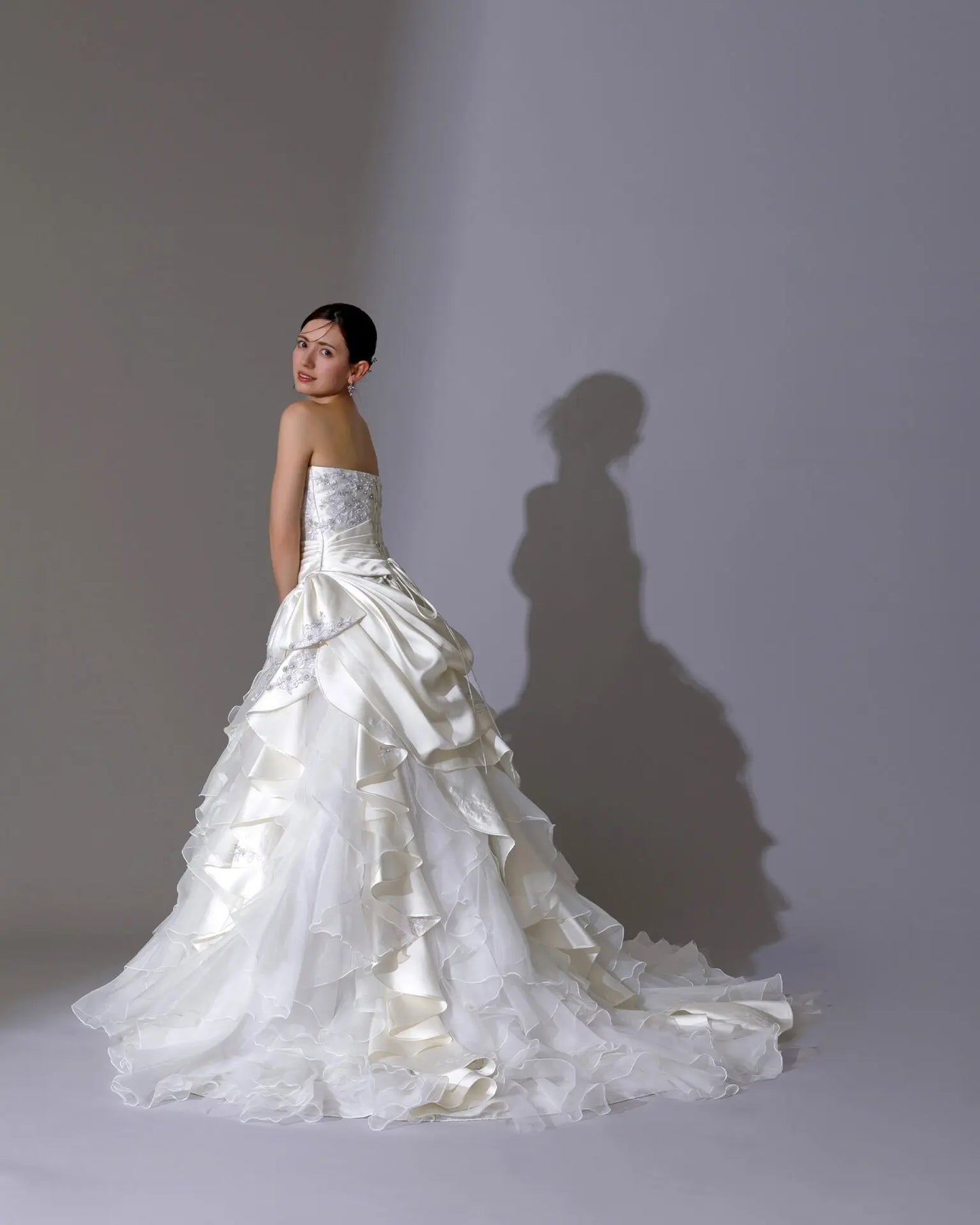 Vintage Wedding Gown Bridal Dress Ball Gown Strapless Satin Wedding Dress White Wedding Dresses Modest Wedding Gowns DH1502