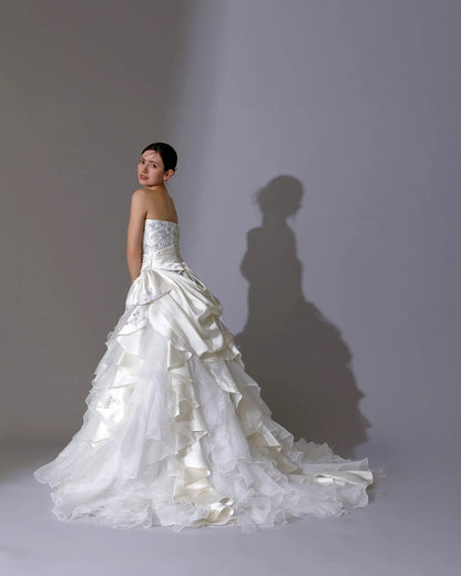 Vintage Wedding Gown Bridal Dress Ball Gown Strapless Satin Wedding Dress White Wedding Dresses Modest Wedding Gowns DH1502