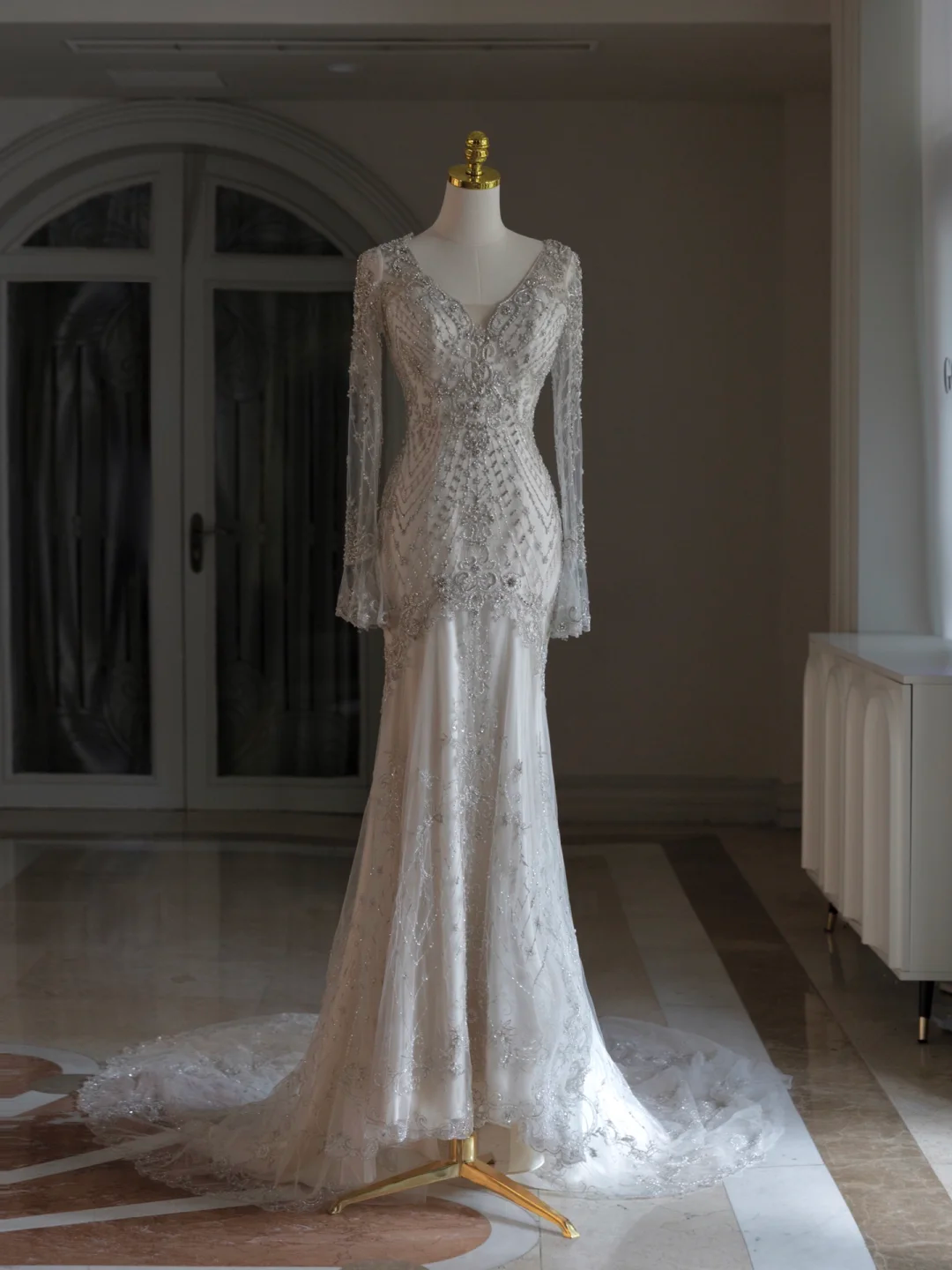 Luxury Mermaid V Neck Sequin With Silver Beads White Wedding Dress Modest Wedding Dresses Princess Wedding Gowns DH1546