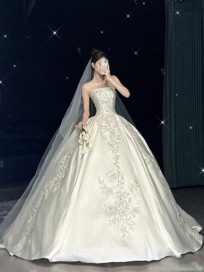 Prinzessin Brautkleid Ballkleid Trägerloses Spitzenweißes Hochzeitskleid Mit Applikationen Brautkleider Bescheidene Hochzeitskleider DH1764