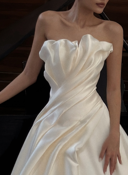 Romantic Wedding Gown Bridal Dress Ball Gown Strapless Satin Wedding Dress White Wedding Dresses Modest Wedding Gowns DH1788