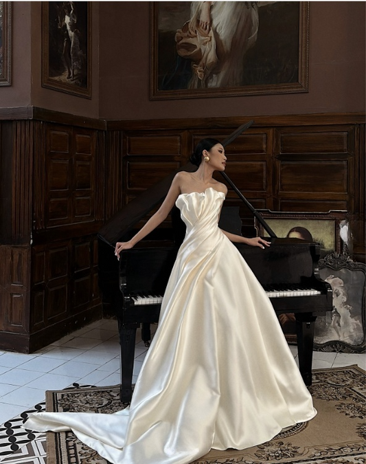 Romantic Wedding Gown Bridal Dress Ball Gown Strapless Satin Wedding Dress White Wedding Dresses Modest Wedding Gowns DH1788