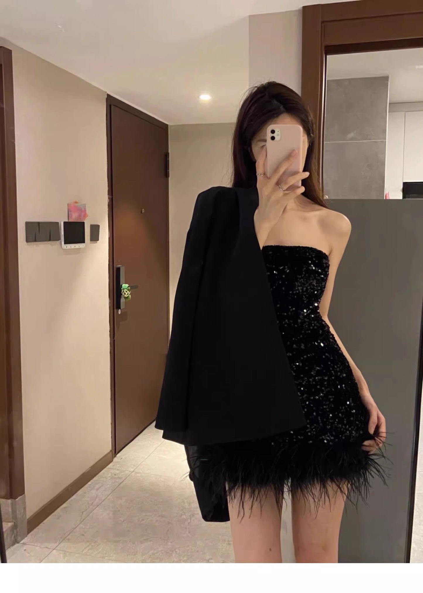Classy Sheath Strapless Black Sequin Feathers Short Mini Formal 8th Grade Homecoming Dresses Middle School Hoco Court Dress 16th Birthday Dress Hoco Outfits DH1887