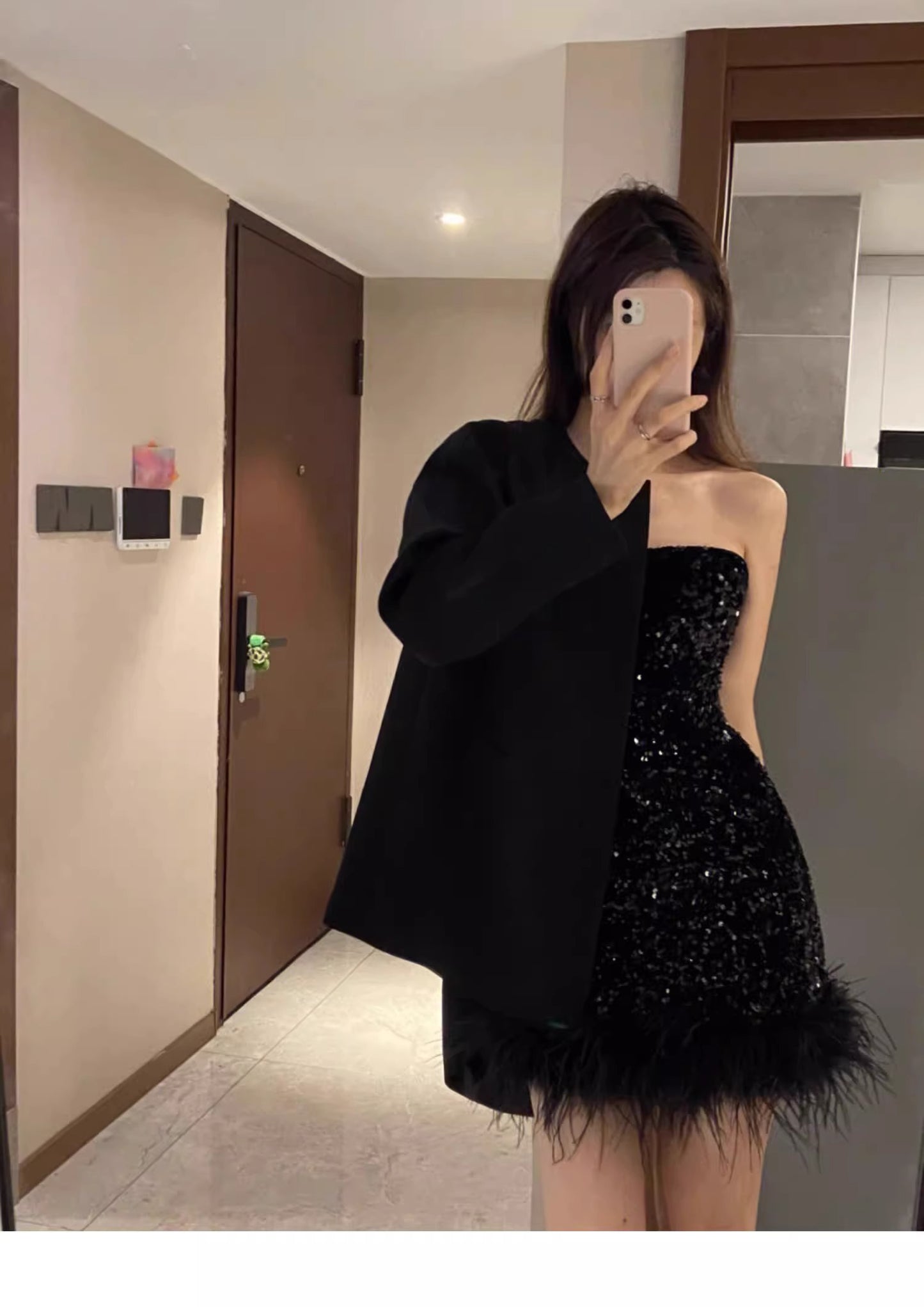 Classy Sheath Strapless Black Sequin Feathers Short Mini Formal 8th Grade Homecoming Dresses Middle School Hoco Court Dress 16th Birthday Dress Hoco Outfits DH1887