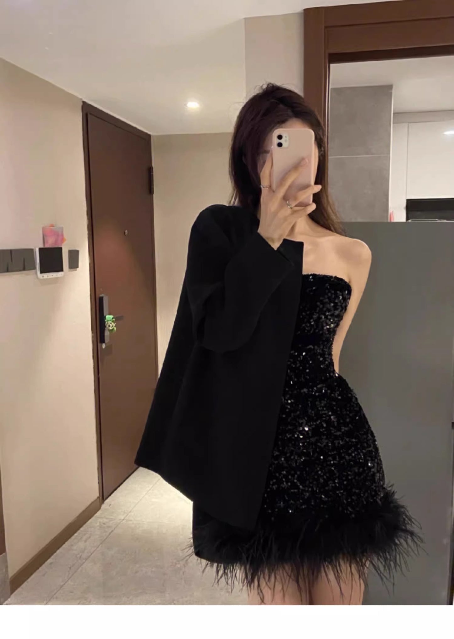 Classy Sheath Strapless Black Sequin Feathers Short Mini Formal 8th Grade Homecoming Dresses Middle School Hoco Court Dress 16th Birthday Dress Hoco Outfits DH1887