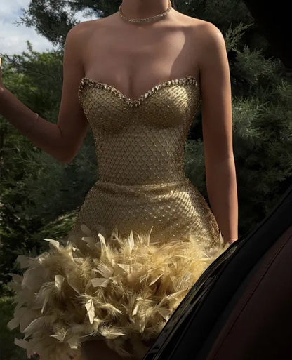 Pretty Sheath Sweetheart Gold Sequin Beads Feathers Short Formal Homecoming Dress Middle School Short 21st Birthday Outfits Graduation Dress Mini Cocktail Dresses DH2152