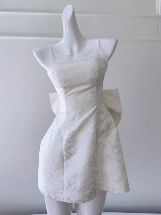 Ästhetisches A-Linien-Spaghettiträger-weißes Blumenmuster, formelles Mini-Heimkehrkleid, kurze Cocktail-Outfits, Abschlusskleid, Hoco-Kleid DH2196