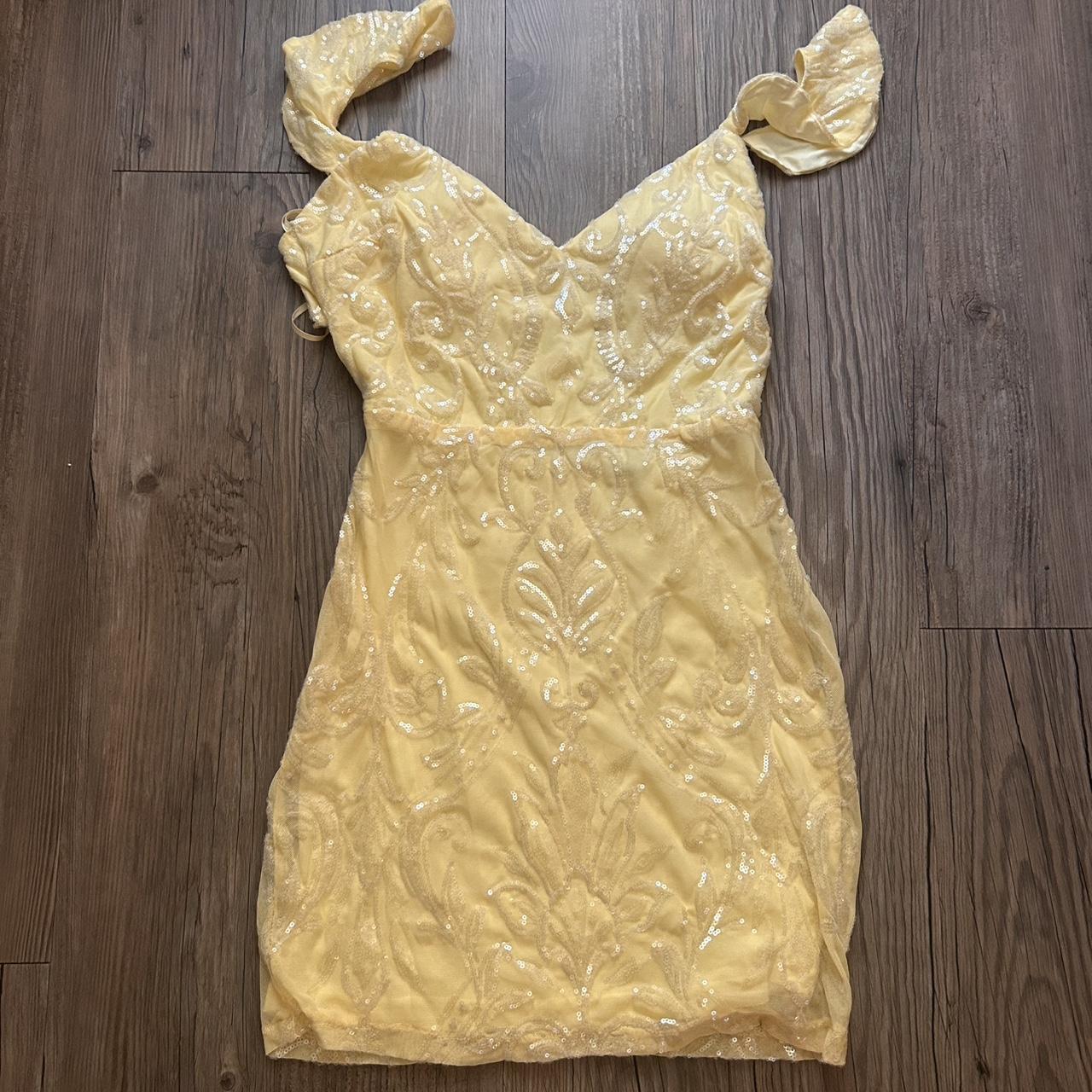 Pretty A line V Neck Yellow Sequin Formal Homecoming Dresses Short 21st Birthday Outfits Graduation Dress Mini Cocktail Dresses DH2270