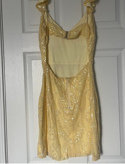 Pretty A line V Neck Yellow Sequin Formal Homecoming Dresses Short 21st Birthday Outfits Graduation Dress Mini Cocktail Dresses DH2270