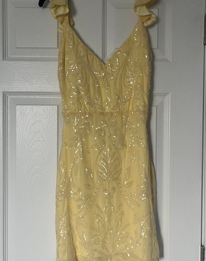 Pretty A line V Neck Yellow Sequin Formal Homecoming Dresses Short 21st Birthday Outfits Graduation Dress Mini Cocktail Dresses DH2270