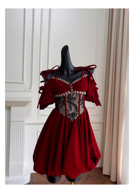 Ästhetisches Ballkleid Burgunder Samt Kurzes Mini Federn Formales Heimkehrkleid Kurze Cocktail-Outfits Abschlusskleid Mini Hoco Kleid DH2294