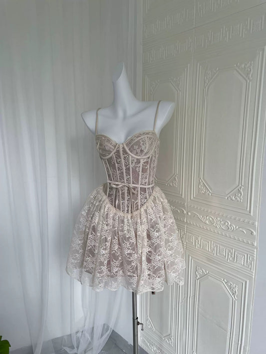 Robe de soirée courte en dentelle blanche à bretelles spaghetti, coupe trapèze, tenue de soirée pour 16 ans, robe de remise de diplôme, mini robe de cocktail DH2479