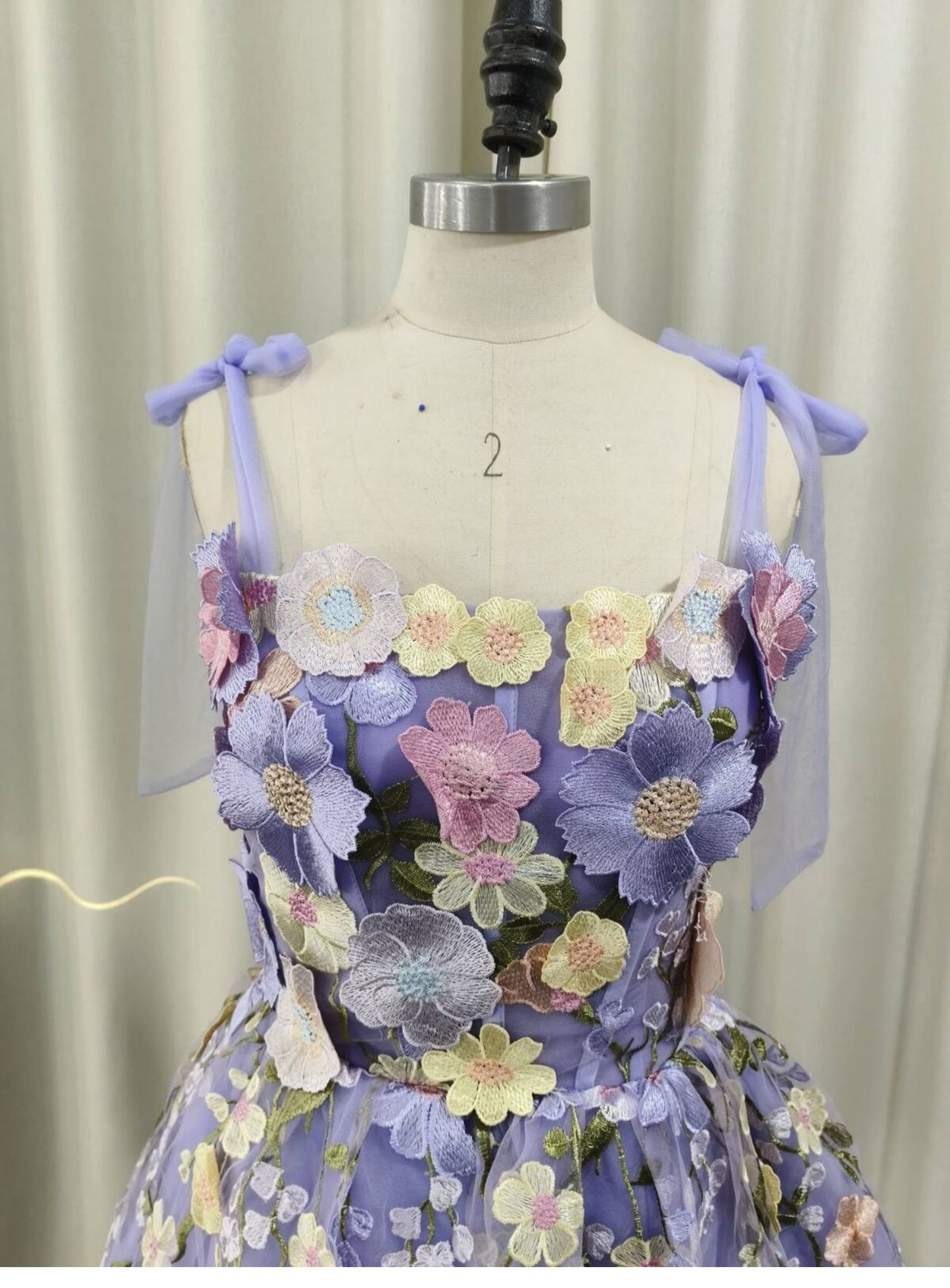 Robe de soirée trapèze mignonne à bretelles spaghetti en tulle lilas et dentelle, tenue de soirée pour 18e anniversaire, robe de remise de diplôme, mini robe courte Hoco DH2538